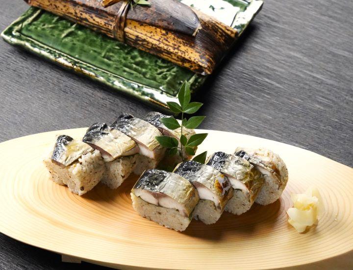 《テイクアウト》懐石料亭花がすみの味　「焼き鯖寿司」